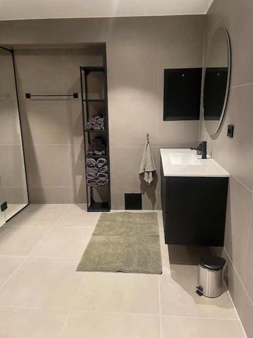New, Modern With Fantastic View Apartment *